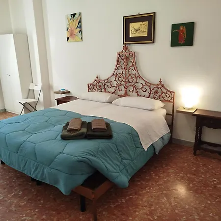 アパート Levante バーリ